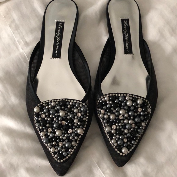 Beverly Feldman slides name is Luna size 8M - Picture 1 of 3